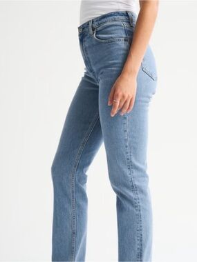 Abercrombie & Fitch Light Blue High-Rise Straight cropped Jeans